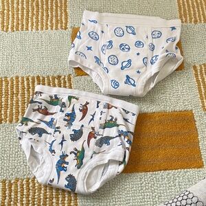 Hanna Andersson bundle of training underwear planets and dinos size XS 80/90cm